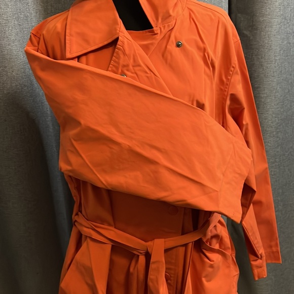 Orange rain coat - Picture 4 of 7